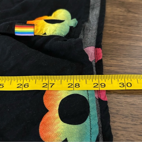 💕 Hollister Black Casual Button Down Shirt with Vibrant Floral Design L - Picture 10 of 10